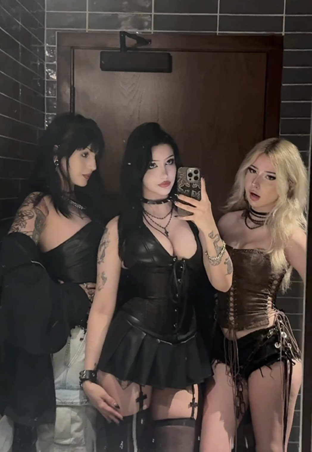 i love my girls @Elis @yaminaamane #alternative #fyp #altgirl 