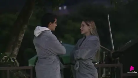 A cara de pau. Dudu, depois de combinar o Resta Um com o Toninho e Créo, quis combinar com a Saory achando que ela é otária. Ele disse que em qualquer cenário ele é salvo, pois o Grupo Total também salva ele. Saory meteu na lata dele que não. #AFazenda