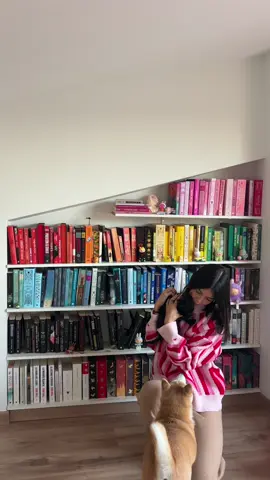 Oorganizando mis estanterías 💖🎀✨📚 #librosen60seg #libros #libroslibroslibros #librosrecomendados #libreria 
