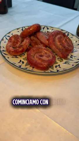 🔥 Un Giro Carne sensazionale ti aspetta il martedì, il giovedì e la domenica sera al Rusticone! Tante portate, profumo di brace e quella convivialità che solo qui si respira davvero. E se vuoi un assaggio di ciò che ti aspetta… dai un’occhiata al nostro Zio Silvio nel Reel 😎 Ti farà venire fame solo a guardarlo! 🥩 Carne al fornello a volontà: bombette, salsiccia, fegatini, straccetti di capocollo, pancetta impanata e tanto altro 💶 Solo 20€ a testa (minimo 4 persone) 🥤 1 bevanda piccola a scelta e coperto inclusi 📍 Siamo in Via Leonardantonio Fullone, 5 – Martina Franca 📞 Prenota ora: +39 366 158 5005 👉 Rusticone. Dove il fuoco non scalda solo la carne, ma anche le serate. #trattoriarusticone #martinafranca #braceria #pugliafood #girocarne  Content Creator @Giovanni Pugliese 