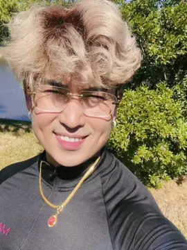 ✨ “Good light, good mood.” ☀️ #Eshantkarki #ConfidenceVibes #WeekendGlow #StyleInFrame #nepaliinusa 