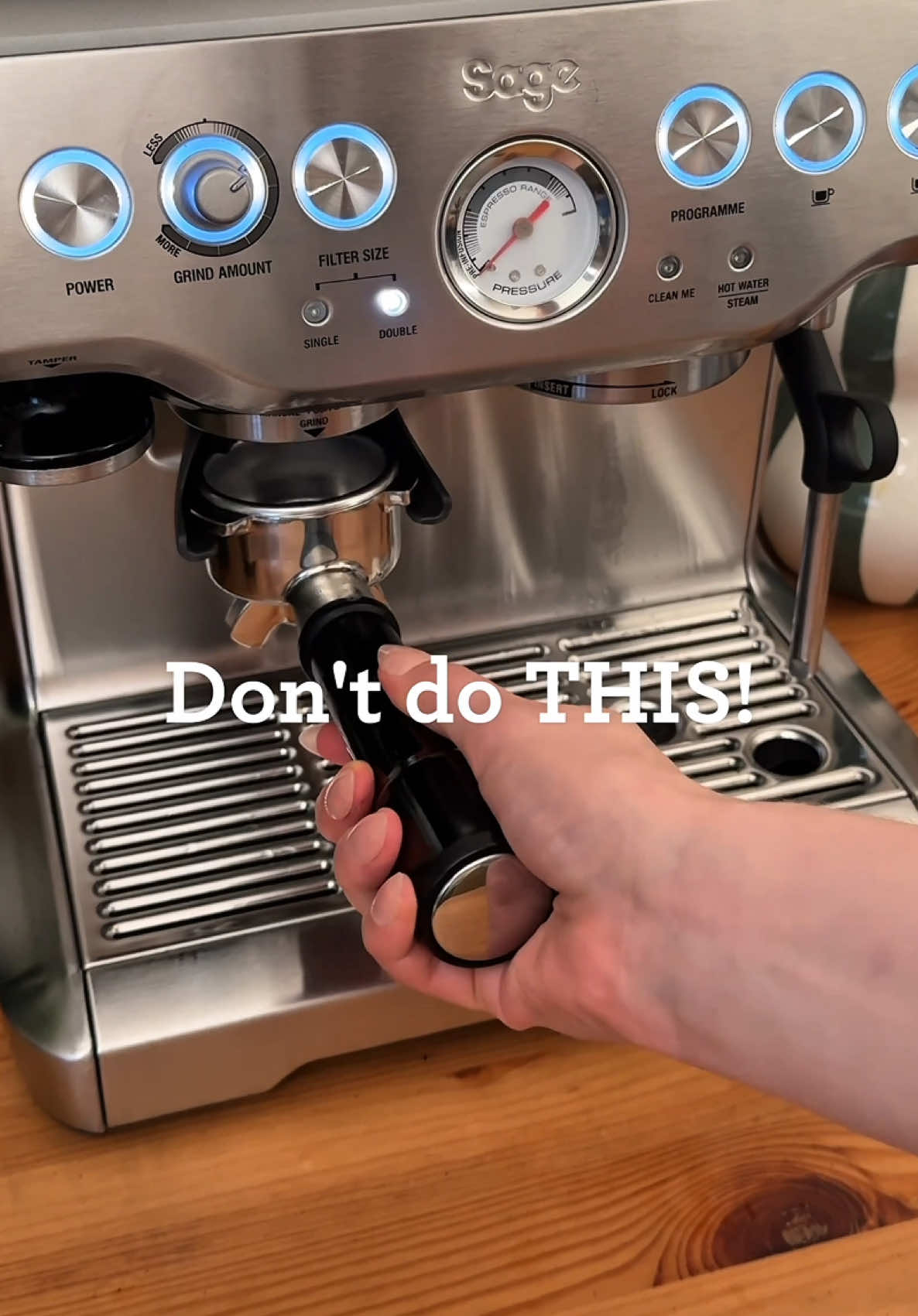 After you've preheated your portafilter, make sure to dry it with a clean cloth to avoid clumps and uneven extractions! ☕ This will help your perfectly prepped puck give you the best extraction 🙂‍↕️  #Espresso #BaristaExpress #DoubleShotBasket #CoffeeAtHome #SageCoffeeMachine 