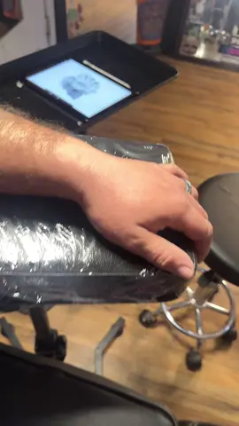 If you’re looking for an amazing tattoo artist in Bloomington,IN.. hit up @lexis.soottat at Dropouts Studio.! #tattoo #tattootiktok #handtattoo #family #fyp @Daggy1 