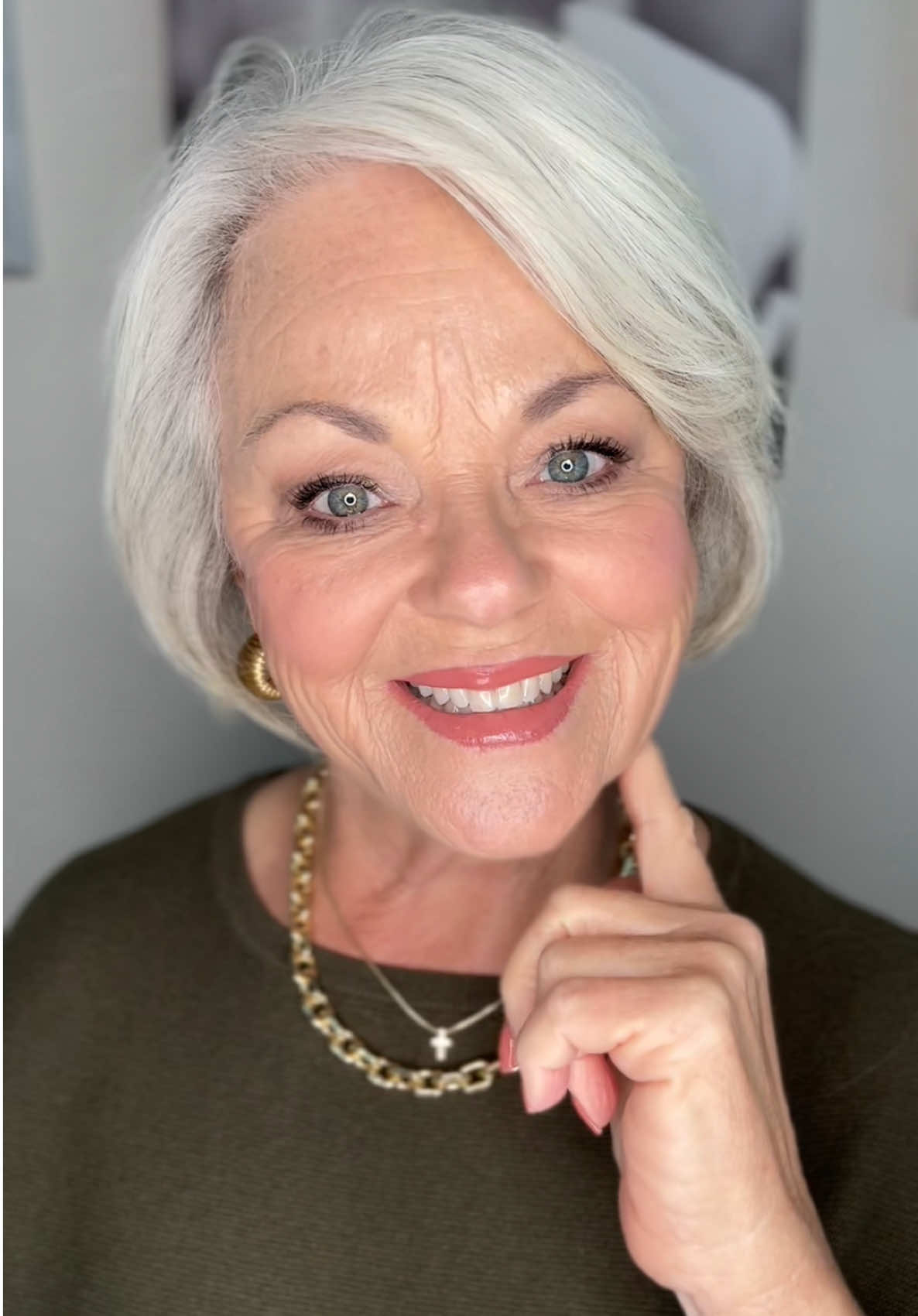 This Makeup by Mario Ethereal Palette is absolutely stunning and blends so effortlessly on my mature eyes. I loved everything I used today — the mascara, lipstick, and blush were all drugstore finds (not linkable yet… coming soon!). If you’re on the hunt for a new eyeshadow palette, don’t wait — the Sephora Savings Event ends on the 10th! ✨ #MatureBeauty #MakeupForMatureSkin #MakeupByMario #SephoraSavingsEvent #Over50Beauty   @Makeup By Mario 