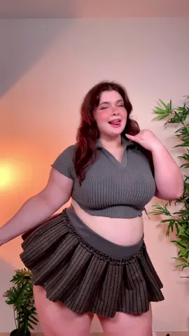 Which sweets are your favorites? 🍬 #outfit #brunette #casual 