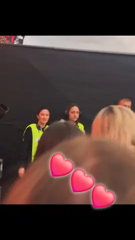 a good view from a fan.. I appreciate this 😁😁♥️#avrillavignefan #avrillavigine #avril #avrillavignetiktok #avrillavigneedit 