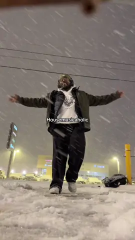 IT’S SNOWING 🌨️ 🕺🏿#ottawa #housemusic #dancing #fyp #fypシ゚ @haven.artist 