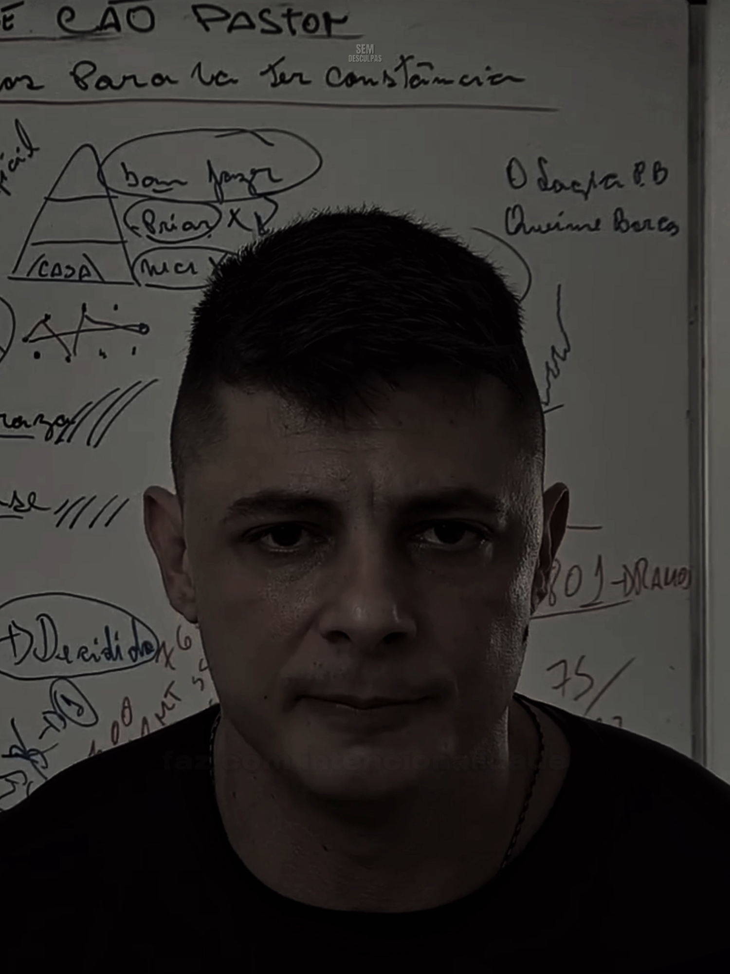 Não dá pra vencer quem já vive no olho do furacão. 🌪️ .............................................................. Caveira Cadar. Rc 131 #caveiracadar #motivação #bope #real