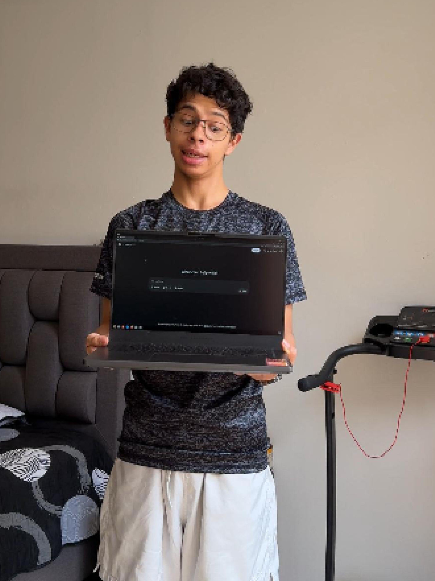 ¿Qué aprendí en 1 semana de Python? Si eres curioso y te gustaría saber lo que hemos aprendido en tan solo 7 días, quédate a ver el video. No es solo volverse un 'programador', sino lograr cosas más allá de nuestra imaginación. 🤔 ¿Debería llamarse 'Meowton' en vez de 'Python'? #fyp #AprendeEnTikTok #coding #ia #techtok #desarrollopersonal