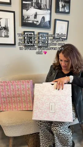 It’s her first time living too 🥹🤍 #momdaughter #bestie #momdaughterduo #motherdaughter 