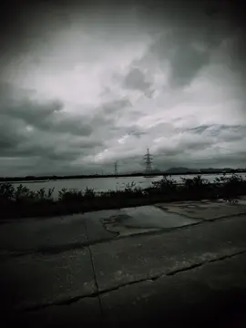 一万人宠爱，不等于一个懂人，一万个追求者，不等于一个爱人 ”Vạn người nuông chiều không bằng một người thấu hiểu, vạn kẻ theo đuổi không bằng một người yêu thương “ #htdat09 #nhacbuon #xhh 