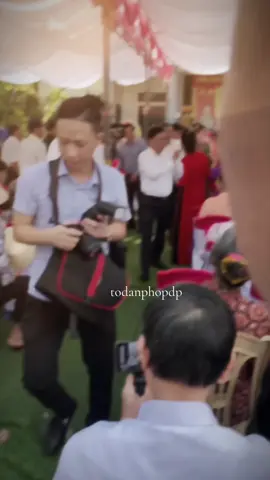 TIỂU SỬ Đồng chí Trần Cẩm Tú Họ và tên: Trần Cẩm Tú Ngày sinh: 25/8/1961 Quê quán: xã Sơn Bằng, huyện Hương Sơn, tỉnh Hà Tĩnh Chức vụ:  Ủy viên Ban Chấp hành Trung ương Đảng khóa X (dự khuyết), XI, XII, XIII Bí thư Trung ương Đảng khóa XII, XIII Thường trực Ban Bí thư khóa XIII (từ 25/10/2024) Ủy viên Bộ Chính trị khóa XIII  Đại biểu Quốc hội khóa XV.     TÓM TẮT QUÁ TRÌNH CÔNG TÁC   Trước 4/2006: Giám đốc Công ty Lâm nghiệp và Dịch vụ Hương Sơn; Chủ tịch UBND huyện Hương Sơn, tỉnh Hà Tĩnh. 4/2006: Ủy viên dự khuyết Ban Chấp hành Trung ương Đảng Cộng sản Việt Nam khóa X. Trong nhiệm kỳ công tác, đảm nhiệm chức vụ Bí thư Huyện ủy Hương Sơn, rồi Chủ nhiệm Uỷ ban Kiểm tra Tỉnh ủy Hà Tĩnh. 1/2009: Được bầu bổ sung làm Ủy viên Ủy ban Kiểm tra Trung ương. 1/2011: Được bầu làm Ủy viên Ban Chấp hành Trung ương Đảng, sau đó được bầu làm Phó Chủ nhiệm Ủy ban Kiểm tra Trung ương. 8/2011: Được Bộ Chính trị điều động, phân công làm Bí thư Tỉnh ủy Thái Bình. 01/2015: Tại Hội nghị lần thứ 10 Ban Chấp hành Trung ương Đảng (khóa XI), đồng chí trở lại công tác tại Ủy ban Kiểm tra Trung ương, sau đó được bầu làm Phó Chủ nhiệm Ủy ban Kiểm tra Trung ương. 01/2016: Tại Đại hội đại biểu toàn quốc lần thứ XII của Đảng, được bầu vào Ban Chấp hành Trung ương, được bầu làm Phó Chủ nhiệm Ủy ban Kiểm tra Trung ương. Sau đó được phân công làm Phó Chủ nhiệm Thường trực Ủy ban Kiểm tra Trung ương. 5/2018: Tại Hội nghị lần thứ 7 Ban Chấp hành Trung ương Đảng (khóa XII), được bầu giữ chức Chủ nhiệm Uỷ ban Kiểm tra Trung ương khoá XII và được bầu bổ sung vào Ban Bí thư Trung ương Đảng khóa XII. 01/2021: Tại Đại hội đại biểu toàn quốc lần thứ XIII của Đảng, được bầu vào Ban Chấp hành Trung ương. Tại Hội nghị lần thứ nhất BCHTW được bầu vào Bộ Chính trị khóa XIII và bầu giữ chức Chủ nhiệm Uỷ ban Kiểm tra Trung ương. 4/2021: Được Bộ Chính trị phân công tham gia Ban Bí thư Trung ương Đảng khóa XIII. 6/2021: Đại biểu Quốc hội khóa XV. 25/10/2024: Được Bộ Chính trị phân công giữ chức Thường trực Ban Bí thư Trung ương Đảng khóa XIII. 23/1/2025: Thôi giữ chức Chủ nhiệm Ủy ban Kiểm tra Trung ương./.