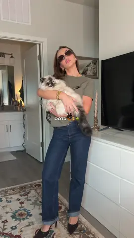 Mochi pulled the whole look together #fallfashion #casualootd 