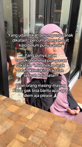 Padahal gak ngerugiin siapa-siapa, tetep aja di komen 🤧.. tak pikir sambil nyeruput es kelapa aja lah ya.. 