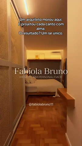 Quando o arquiteto é também o morador, o resultado só pode ser impecável. Esse apartamento foi totalmente repaginado com soluções inteligentes, marcenaria sob medida e acabamentos de alto padrão — tudo pensado para viver com estilo e conforto. ✨ Um projeto autoral no coração de Brasília. #Brasília #ApartamentoReformado #Arquitetura #ImóvelDeLuxo 