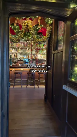 BEST HOLIDAY BAR IN NJ — Brothers Daley in Sea Bright, NJ is one of my favorite restaurants in NJ and starting November 21 they will be decked out for the holidays! You have to visit this NJ restaurant and NJ bar it's truly my favorite and the food is so good. What are your favorite NJ restaurants and NJ bars decorated for the holidays? #njfood #njfoodie #njbar #njrestaurant #nj 