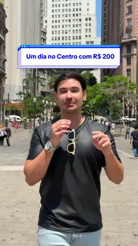 💸💜 Um dia no Centro de São Paulo com R$200 — será que rendeu? 🧐🤓 E qual bairro de São Paulo eu devo fazer o próximo roteiro?  ☕ Comecei com um café da manhã na tradicional e mais antiga padaria de São Paulo: Padaria Santa Tereza(@padariasantatereza)🍞 📍 Praça Dr. João Mendes, 150 – Sé Em poucos passos, cheguei à Catedral da Sé, que pra mim é uma das mais bonitas do mundo! 😍 Com seu estilo arquitetônico neogótico, é um dos cartões-postais mais imponentes da cidade. 📍 Praça da Sé, s/n Seguindo o passeio, em frente ao Farol Santander,encontrei aquelas bancas antigas que funcionam como engraxatarias, e aproveitei pra engraxar minha bota. Me senti nos anos 50/60! 👞 Depois fui pro @farolsantander um passeio completo que vale demais! 🌆 Subi até os mirantes, com uma vista incrível da cidade! 🎨 visitei a exposição “Brasil: Arte Popular”, 🛹 passei pelo andar da pista de skate mais alta do mundo, e também fui nos andares que conta a história de quando o edifício era o antigo Banco de São Paulo. 📍 Rua João Brícola, 24 – Centro Histórico de SP. Saindo de lá, dei um pulo no Bar Guanabara, o bar mais antigo de São Paulo. 📍 Av. São João, 128 - Centro Histórico de SP. Pra fechar o dia, passei pelo Theatro Municipal e entrei no Shopping Light (@shoppinglightoficial) Subindo pelos elevadores históricos, cheguei ao @terraconotie que tem duas indicações Michelin e uma das vistas mais lindas do centro! 🌇 Lá tem restaurante interno, bar intimista, sala de música e um rooftop incrível para curtir o dia!  Ah, e pagando com bandeira Master, ainda ganha 10% de desconto ou uma sobremesa extra! 💳 E aí, me conta: você acha que os R$200 renderam? 👇🏼  