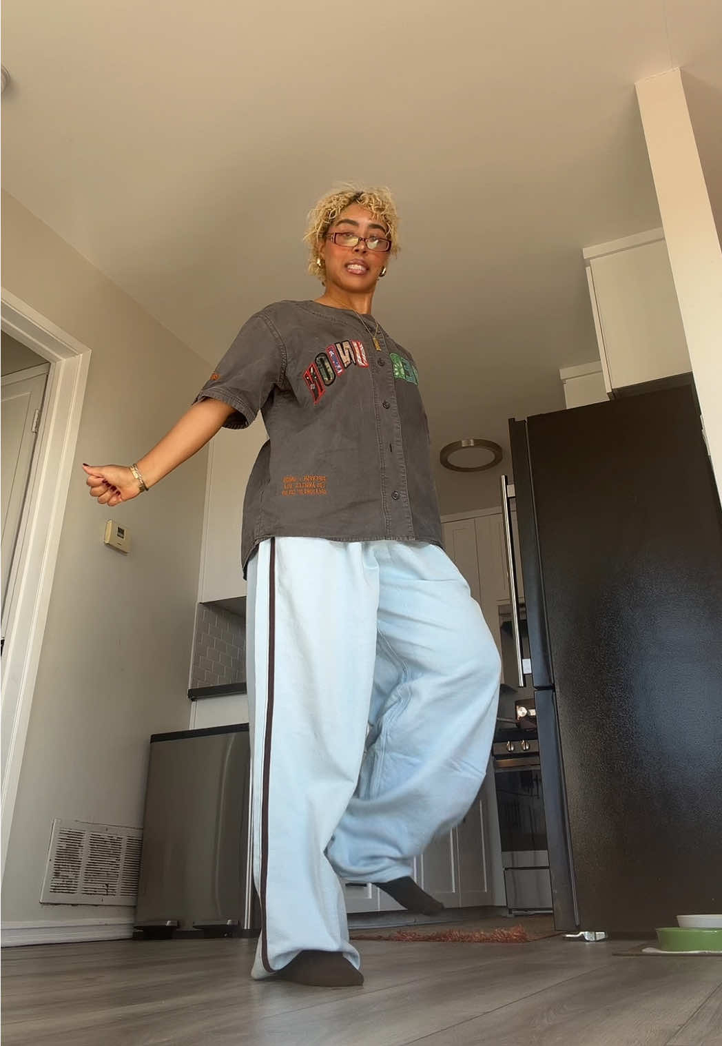 this dance is addictinggg dc: @Zhané Samuels 