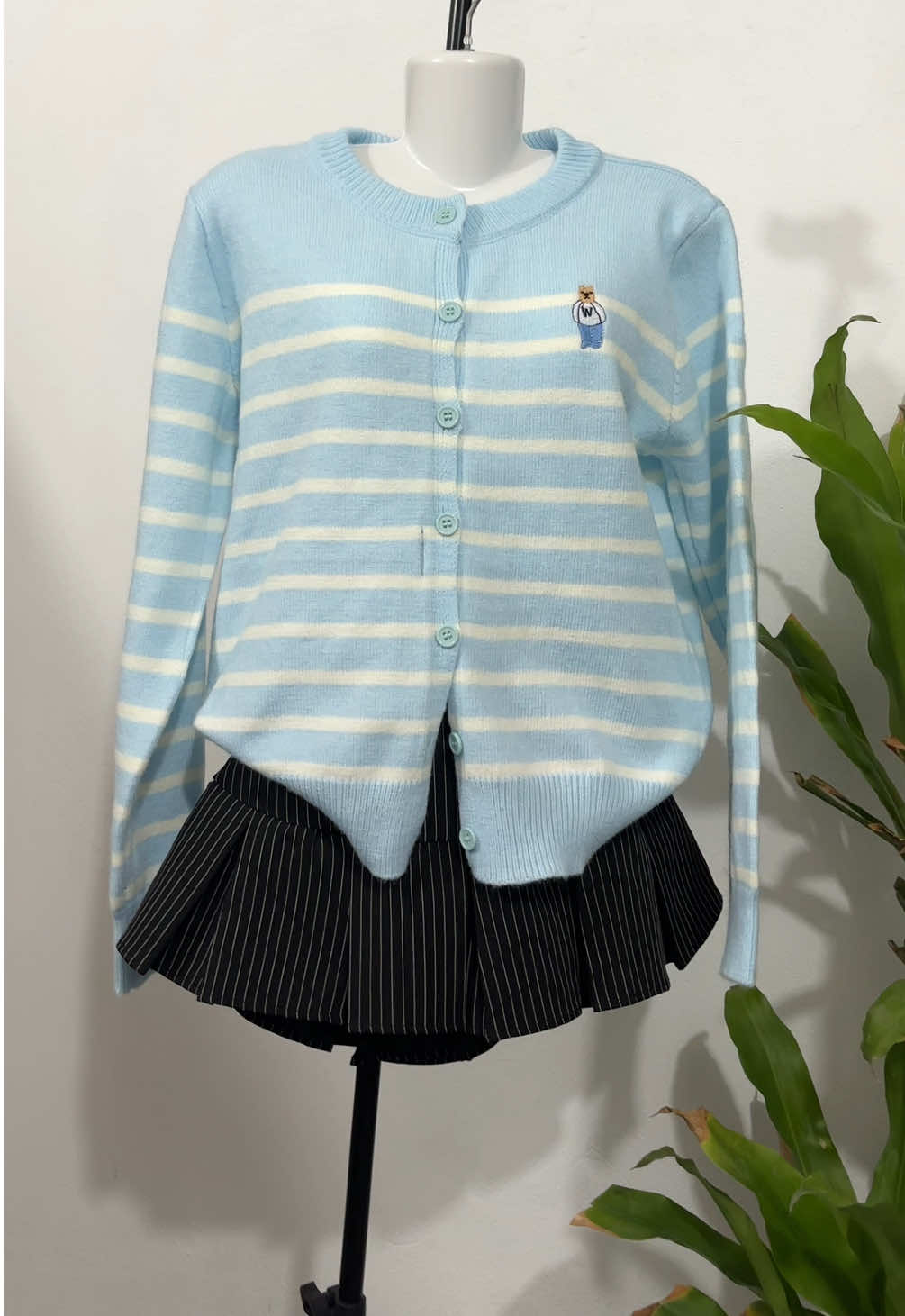 ÁO LEN CADIGAN DÀI TAY THÊU GẤu hòa tiết kẻ ngang #moingaymotoutfit #xuhuong2025 #aoxinh #áothun #setdoxinh 