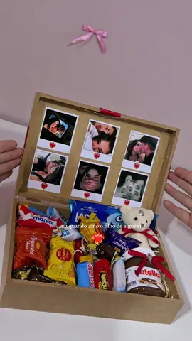 box namorados recheada de chocolates, creme de avelã, luzes e fotos.  O link está no vídeo ❤️ #trendcasal #trendlove #videosdecasal #casal #namorados 