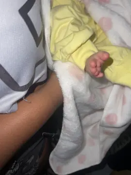 #😂😂😂😂 con tres día de nacida calza 43😂😂😂🥰🙆‍♀️