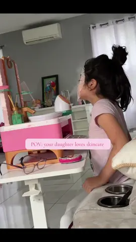 My princess is enjoying her @Disney princess Deluxe Day Spa Style Set.  Loves skincare like her mama💁🏻‍♀️💋🥰💕 #daughter #motherdaughter #skincare #disneyprincess #beautyproducts 