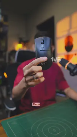 Mouse dual mode silent dan clicky. 