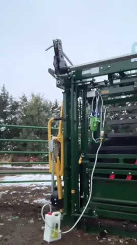 Nice and smooth and happy day!  Enjoying the @Arrowquip rhythm 🎶!  ❤️#heartlanddocsdvm #vetlife #farm #nebraska #givewithallyourheart 