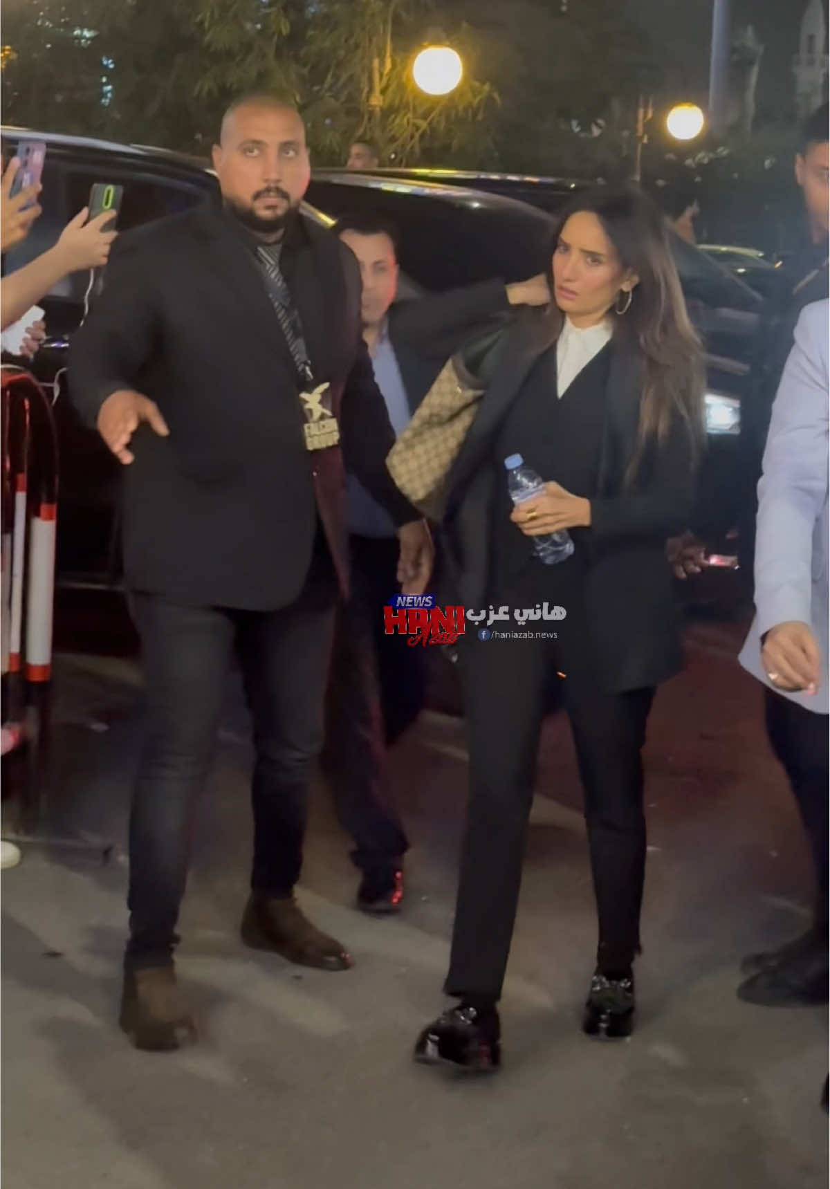 #زينة تواسي #محمد_رمضان في وداع والده