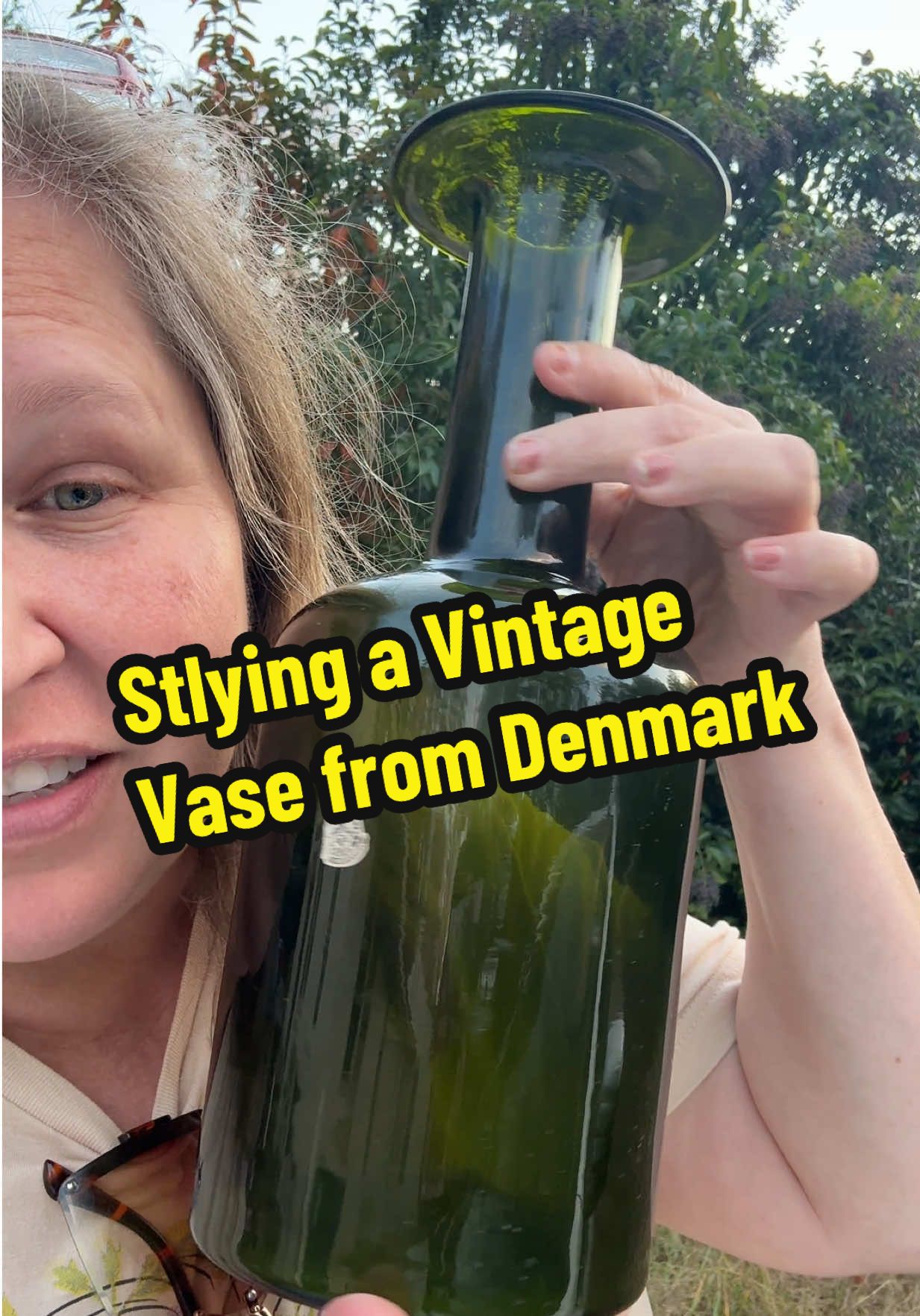 Just a quiet little moment in my day. I grabbed some flowers from the yard and gave them a new home in this vintage Danish vase. 💚💙 No tutorial, just color, texture, and calm. Sometimes the prettiest things are the ones we don’t plan. 🌿 #VintageVibes #Cottagecore #WhimsicalDecor #AestheticVibes #danishdesign 