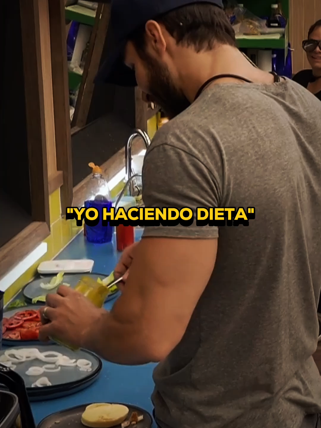 #KikeMayagoitia no desperdicia nada y prefiere sacrificar su dieta  😅 Lunes a viernes 9:00 p.m. por #aztecauno📱📺 ⁣ Domingo La Gala 8:00 p.m. por Azteca UNO.⁣ ⁣ 📺 #LaGranjaVIP 🌾 Transmisión 24/7 en #DisneyPlus experiencia completa.