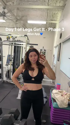 Starting @Alive App new Legs Get It phase 3 program! 4x a week and doing Pilates 2x i really want to lock in with losing the same 10lbs I’ve been trying to lose lol #aliveapp #legsgetit #whitneysimmons 