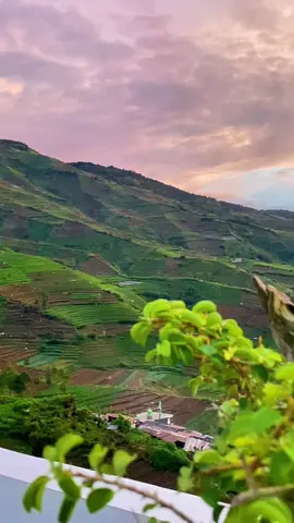 Viewnya resto pintu langit sangat bagus  #villapintulangit 