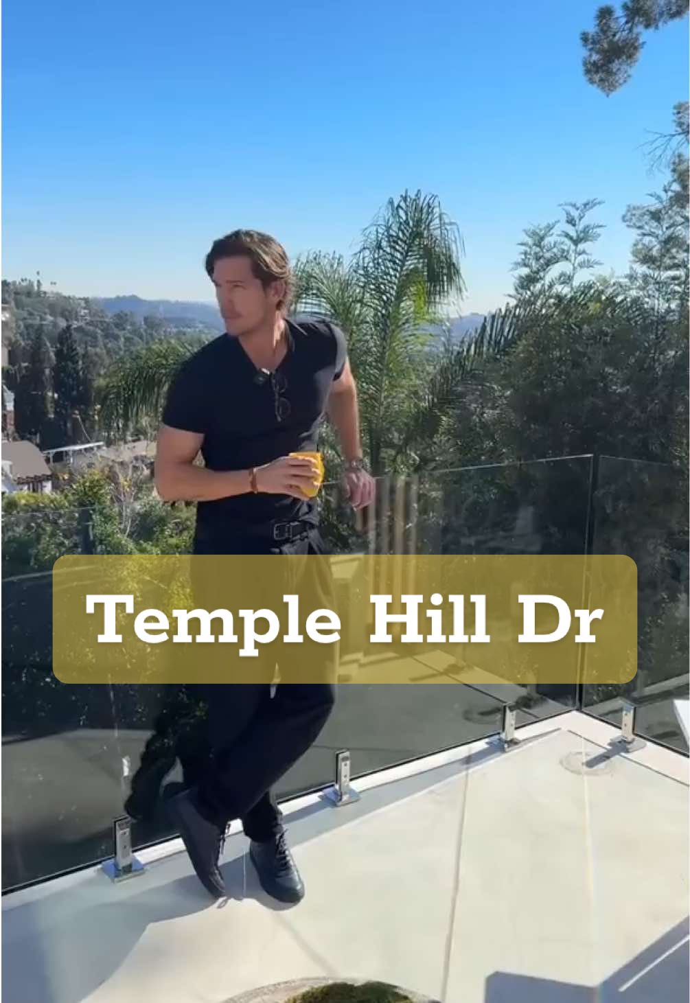 The level of craftsmanship and detail that went into Temple Hill Dr are far and few in between. I had the pleasure of watching step by step one of my brothers @maxmcfarlane re-imagine this house, and turn it into a home. 🏡 ⭐️ #BeachwoodCanyon #design #architecture #interiordesign #realestate