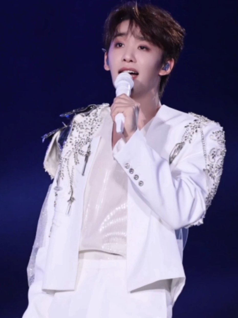 ✨เพลงหน้าสุดท้าย 最后一页✨ น้องหน้าสุดท้ายสถานีหางโจววันที่ 2 คือหล่อมาก ขาวออร่าพุ่งมาเลย สมมงเพลงขึ้นหิ้งของหนู เย่เกอหล่อมาก!!!!!😆✨ เสียงก็คือที่สุด!!! ร๊ากกกก❤️ : HangZhou Concert Day2 09.11.2025 #王赫野 #wangheye #หวังเฮ่อเหย่ #ติ่งจีน #chinesesong 