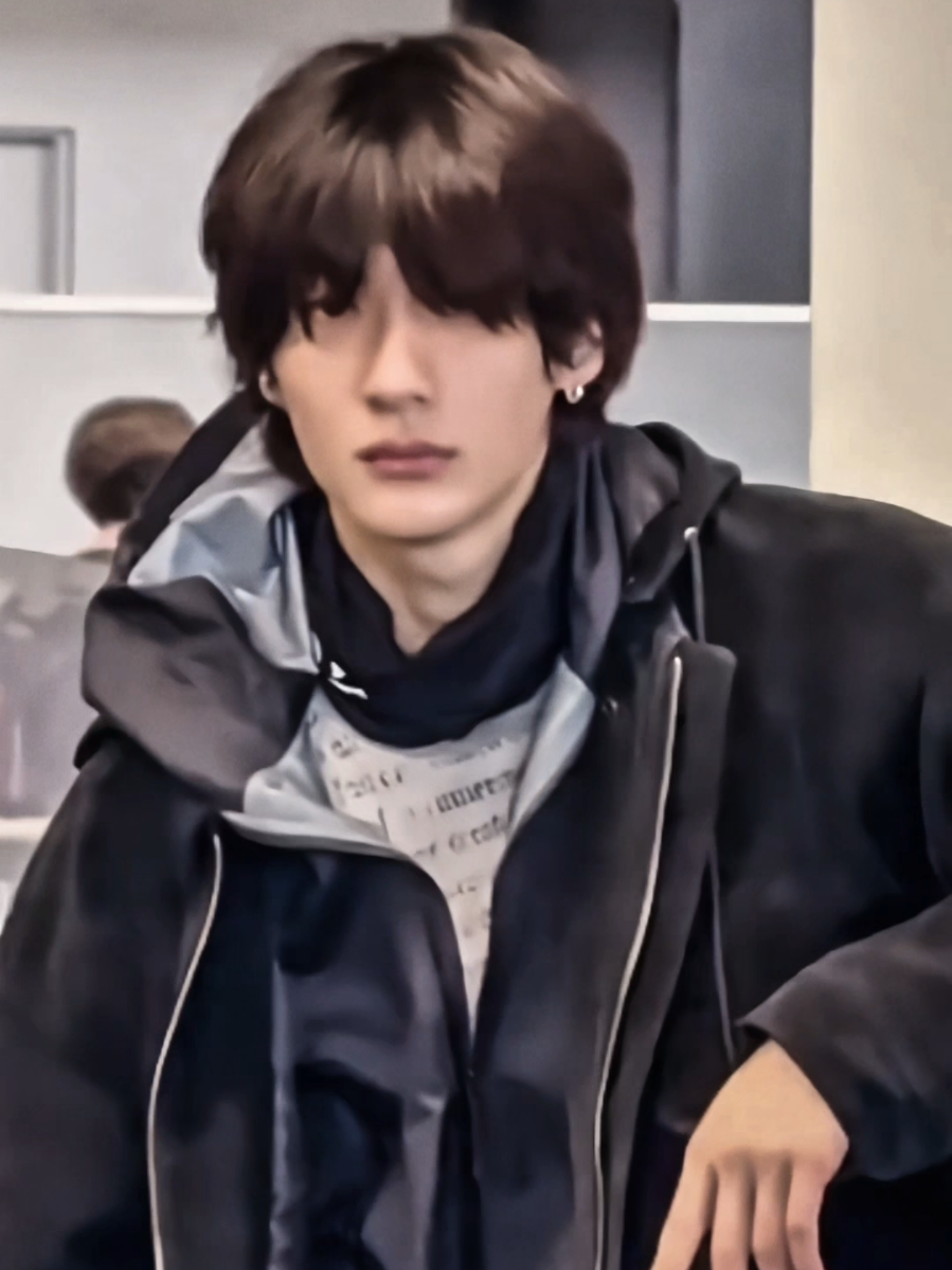 His eyes never lie☠️ #anton  #riize  (cr.wenendy) 