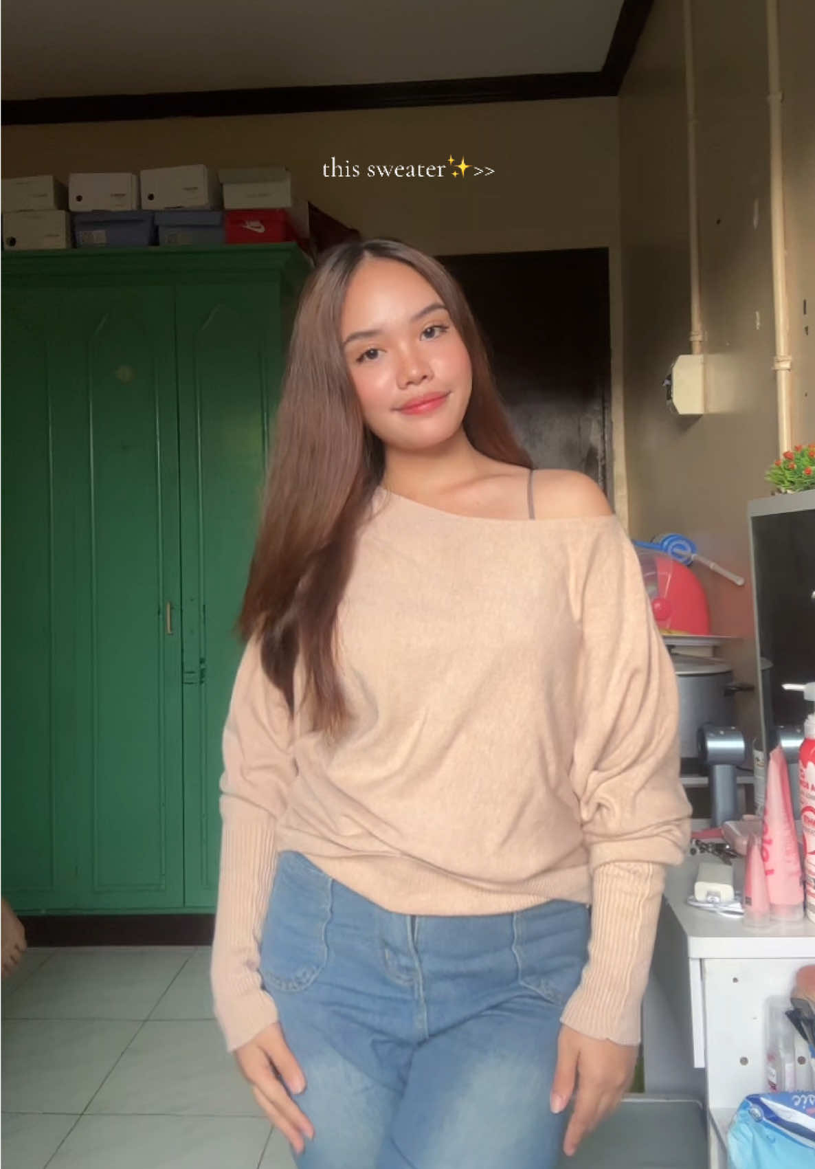 looks cute to this comfy longsleeve off shoudler top🥹✨ #offshouldertop #comfytop #longsleevetop #outfitideas 