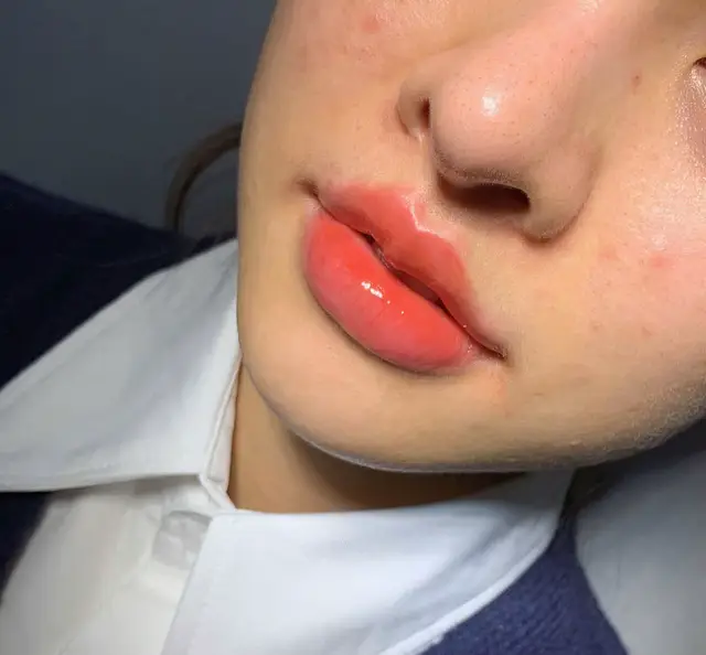 “Bạn có biết vì sao từ cổ chí kim, chỉ có hồng nhan là bạc mệnh không? Vì chẳng ai quan tâm những cô gái xấu sống được bao lâu cả”