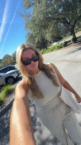 Let’s go get my nails done in charleston!!! And a head massage.. facial.. and pedicure hehe 💆🏼‍♀️💅🏼 @Majesticspachs 10/10 did not disappoint #charlestonnailsalon #charlestonnailtech #charlestonnails #charlestonheadspa 