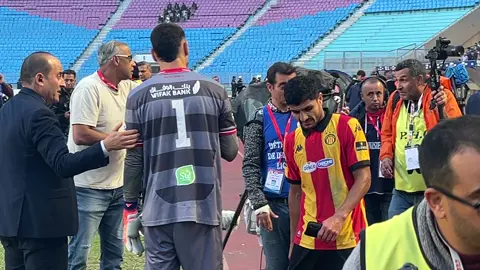 مهيب الشامخ يعاد الميدان تحت تشجيعات جماهير النادي الافريقي#esperance_sportive_du_tunise #jamel_parnasse #club_africain #68