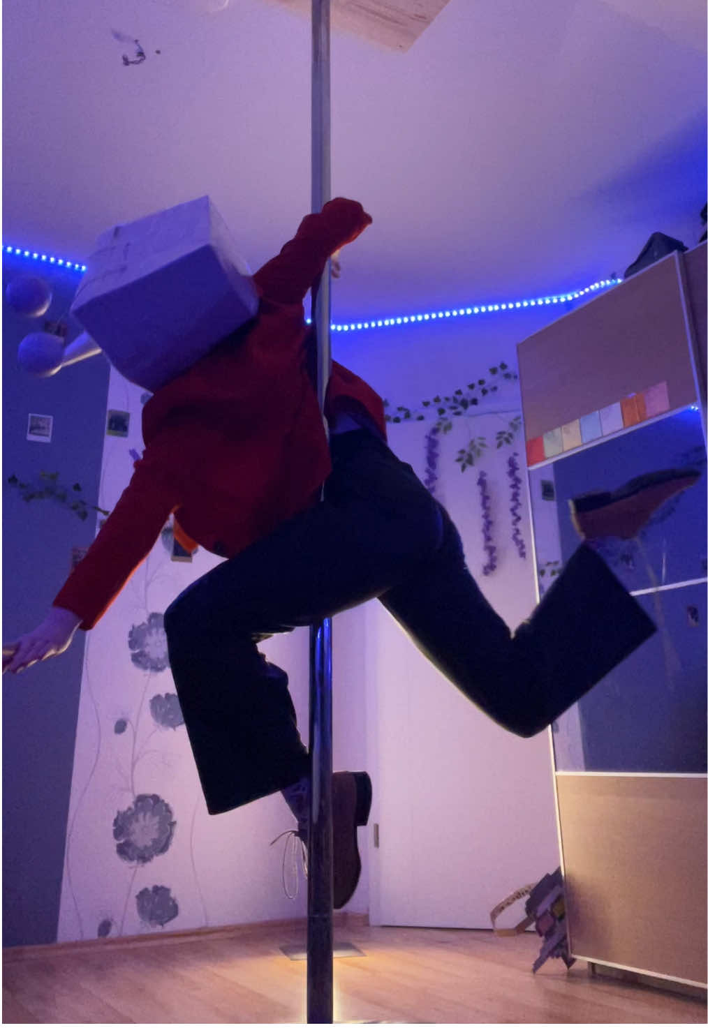 Ballerina variation! And in full suit Tenna too! >:D #deltarune #tenna #deltarunechapter3 #tennapole 