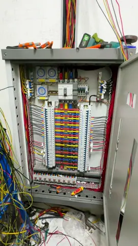Trắng đêm mới xong chỉ tại cái máng xuống tủ nhỏ quá nhỏ 😓 #điện_công_nghiệp #duy_đức_đcn #lắp_tủ_điện #tủ_điện_công_nghiệp 