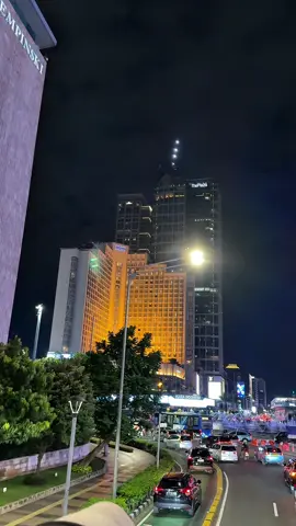 Aku lihat View Ini Sama seperti orang Kota melihat Pemandangan pegunungan pantai jadi jangan suruh lagi gw liburan liburan Ke Alam gitu karena liburan versi gw ya kayak gini #CapCut  #jakarta #opentoptour 