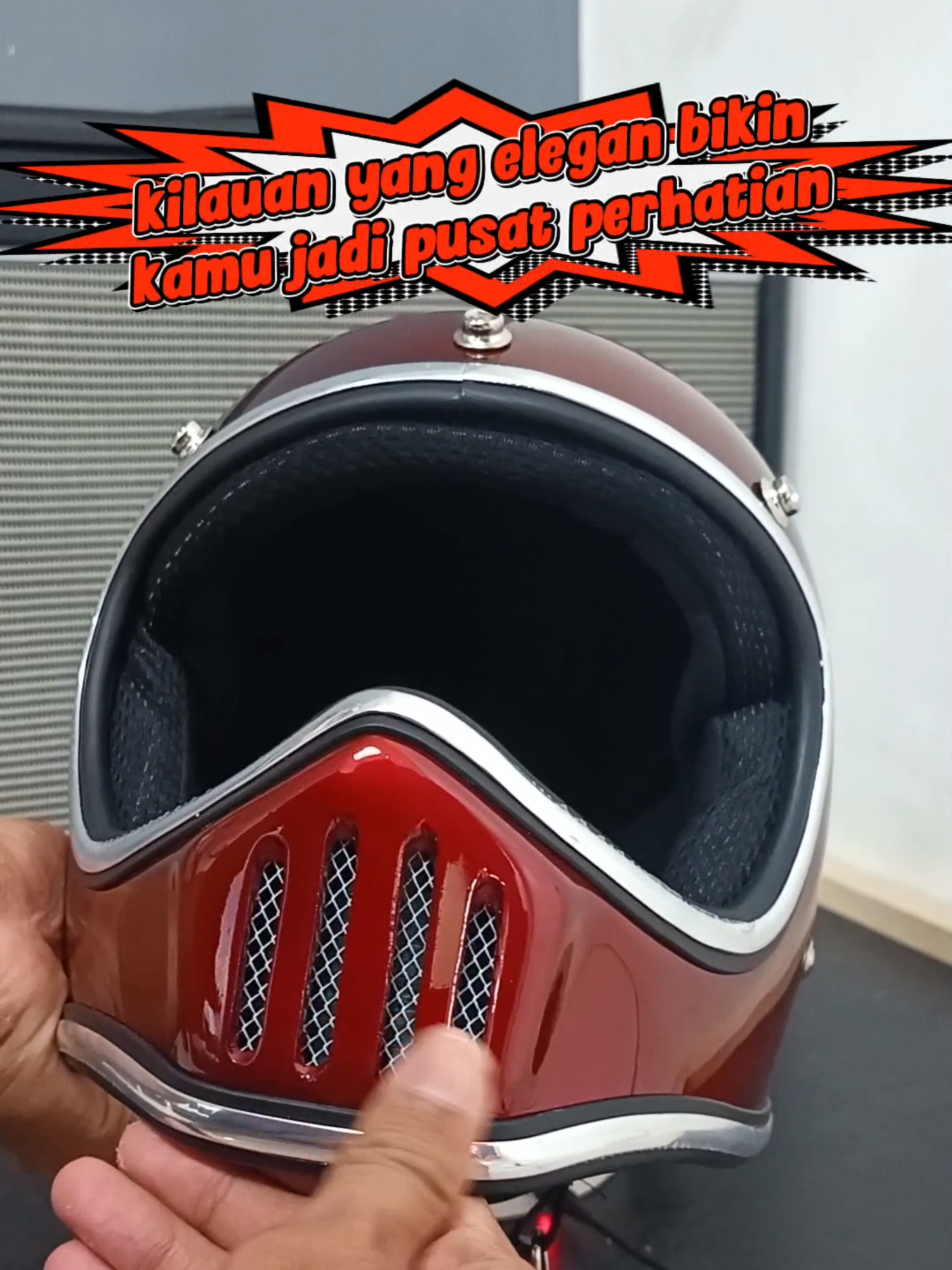 Gagah, Berani, dan Aman! 🔴 Helm Cakil Anak ini modelnya full face, jadi dagu si Kecil lebih aman terlindungi. Desain retro-nya super keren, dan warna Merah Menyala-nya bikin si jagoan jadi pusat perhatian! #helm #HelmRetro #viral #affiliatetiktok #rafifhelmetstore #helmchips #joykidz #joyfulriding #joykidzhelmet #helmanak #helmcakil