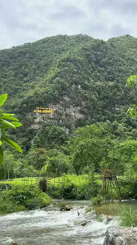 Không cần đi đâu xa, Việt Nam mình đã có những nơi khiến tim phải dừng lại. Đến Pác Bó – Cao Bằng, nơi Bác Hồ đặt bước chân đầu tiên khi trở về Tổ quốc. Suối Lênin xanh biếc, núi rừng yên bình – từng nhịp gió như kể chuyện lịch sử. Pác Bó – Cao Bằng, nơi bắt đầu của con đường Hồ Chí Minh, nơi đất trời và lịch sử hòa làm một 🇻🇳 Cùng ngắm suối Lênin, nghe tiếng nước, kể chuyện xưa. #pacbo #traveltiktok #travel #vietnam #creatorsearchinsight 