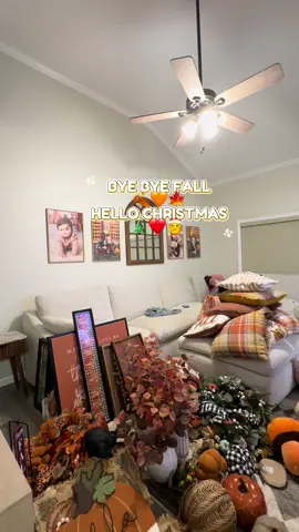 Christmas decor makes me so happy but this is gonna take me awhile to decorate the whole house!!😅❤️🎄 