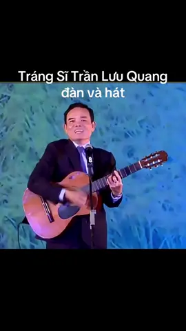 ✍️ Trang Tuấn Kiệt Trần Lưu Quang đánh đàn và hát: . Xưa kia người ta chỉ thấy các cung tần mỹ nữ đàn hát mua vui cho các quan phụ mẫu… . Lạ đời thay, nay người ta lại thấy một vị quan Tổng Trấn đất Sài Thành Bí Thư Trần Lưu Quang lại cầm đàn và hát rất say sưa và vô tư phục vụ đồng bào. “Tích tịch tình tang - Ai đem tiếng lòng công chúng dưới dương gian…” . Hy vọng bá tánh sẽ được nghe thêm nhiều thanh âm nữa của các Trang Tuấn Kiệt trên khắp cả nước đồng điệu cùng thanh âm của đồng bào, của bá tánh … Đem tiếng đàn, đem niềm mong mỏi, đem sự kỳ vọng của muôn dân dựng xuất phát từ thật tâm để xây dựng đất nước hưng thịnh, vững bền.