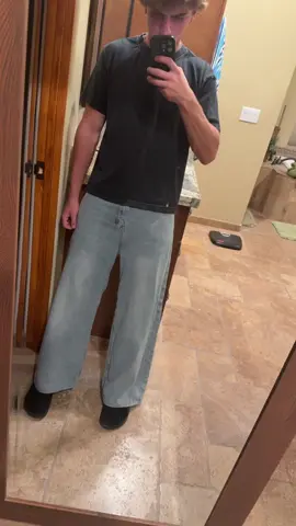 #creatorsearchinsights #croppedtee #fashion #fashioninspo #creator 