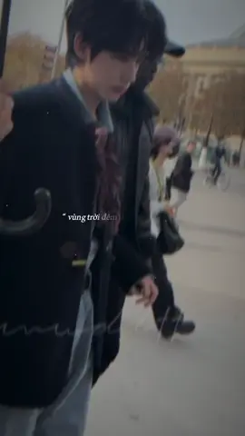 Còn sót Tranh nhi chụp hình tại Paris nè🤭🫶🏻💛🍀🐰 #luuhienthua #liuxuanchen #LiuxuanchengParisFashionWeek #fyp #viral 