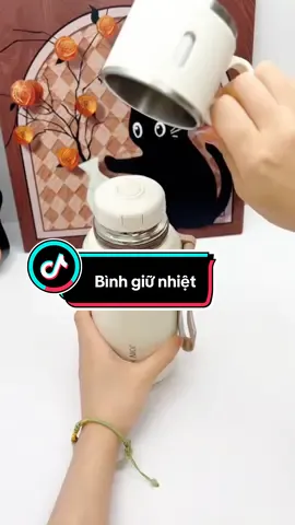 CỐC GIỮ NHIỆT 2-IN-1: CHÂN ÁI CỦA HỘI MANG ĐỒ UỐNG! 🤩 Quên cốc bình thường đi! Bình 600ML chất liệu SUS 316 cao cấp, giữ nhiệt BẤT CHẤP. Đặc biệt, có nắp kiêm LY RIÊNG để bạn vừa uống vừa chia sẻ cực kỳ lịch sự. Thêm lõi lọc trà tiện lợi! Xinh xắn, bền bỉ, mang đi làm/đi chơi đều auto sang chảnh. Màu trendy: Xanh/Hồng/Trắng/Đen. Chốt đơn ngay kẻo hết màu xinh nha!👆 #binhgiunhiet#Cocsus316#Dodungtienich#goclamviec#xuhuongtiktok